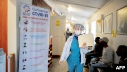 Suasana di Unit Penelitian Pernafasan dan Meningeal Pathogens (RMPRU) Rumah Sakit Chris Hani Baragwanath di Soweto, Afrika Selatan, 14 Juli 2020. (Foto: Luca Sola / AFP).
