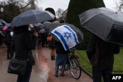 Warga Yahudi melakukan aksi unjuk rasa di Strasbourg, Perancis untuk mengenang pembunuhan seorang lansia Yahudi yang diduga karena sentimen anti-Yahudi di Perancis (foto: ilustrasi).