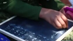 Syrie: une école sous les oliviers pour les enfants déplacés par les combats