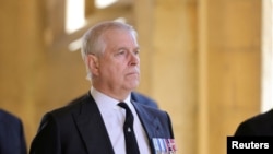 Pangeran Andrew, Duke of York, hadir dalam acara pemakaman ayahnya Pangeran Philip, yang meninggal dunia di usia 99, di Windsor, Inggris, pada 17 April 2021. (Foto: Pool via Reuters/Chris Jackson)