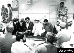 حسن روحانی، نفر سمت چپ علی خامنه ای در زمان ریاست جمهوری