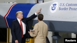 Trump Brings His Build-a-Wall Message to Arizona 