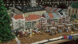 Дружина американського дипломата в Україні спекла різдвяний Львів з імбирного печива. Відео