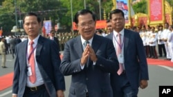 Cambodian Prime Minister Hun Sen, center, greets his government officers during the country's 66th Independence Day from France, at the Independence Monument in Phnom Penh, Cambodia, Nov. 9, 2019.