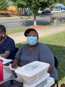 Dr. Tracei Ball works at a vaccine pop-up site in Charlotte, North Carolina. (Salim Fayeq/VOA)