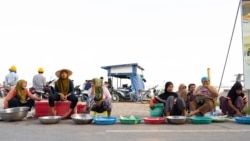 Khmer Islam fish sellers sit in front of Sokha ferrry entrance on the evening of Oct. 14, 2019, in Phnom Penh, Cambodia. (Malis Tum/VOA Khmer)