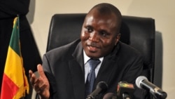 Moussa Sinko Coulibaly au micro de Kassim Traoré pour VOA Afrique