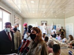 Evan Faeq Jabro, Iraq’s minister of displacement and migration, meets with officials and journalists to discuss future camp closures, July 25, 2020, in Hassan Sham, Iraq. (Halan/Akoiy/VOA)