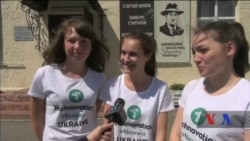 Українські дівчата змагаються в конкурсі на кращий додаток до смартфону. Відео