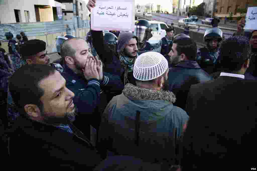 Protesters near Interior Minsitry Square shouted anti-government slogans. (Y. Weeks for VOA)