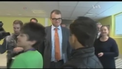 Прем’єр-міністр Фінляндії віддав свій будинок для потреб біженців. Відео