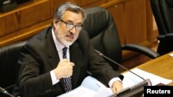 Senator Alejandro Guillier addresses the Chilean congress in Valparaiso, Chile, Jan. 10, 2017.