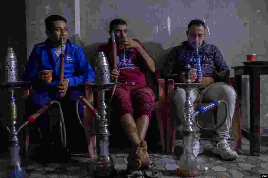 Christmas is a public holiday in Egypt and practitioners attend hours-long church services. This year, many Christians found other ways to socialize during the holiday in Cairo, Jan. 6, 2021. (H. Elrasam/VOA)