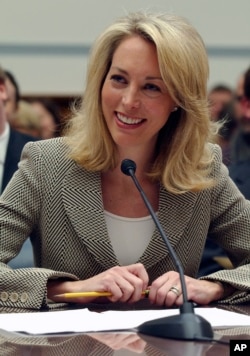 Former CIA operative Valerie Plame testifies before Congress in 2007.