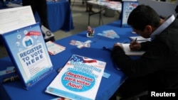 An immigrant signs up to vote in the upcoming midterm elections after participating in a naturalization ceremony to become a new U.S. citizen in Los Angeles, California, March 20, 2018. 