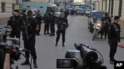 Les forces de police gardent le Palais de justice d'Alger, le 10 janvier 2019.