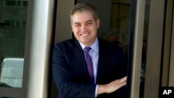 Jim Acosta iz suda izlazi za osmijehom, Wahington, 16. novembar 2018.