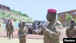 Le départ du lieutenant-colonel Damiba était réclamé à Ouagadougou par des centaines de manifestants favorables au capitaine Ibrahim Traoré.