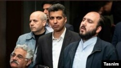 عادل فردوسی پور مجری و گزارشگر تلویزیون (چپ) درکنار فروغی مدیر شبکه سه