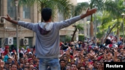 FILE - Cairo University students shout slogans against the government after the verdict of former Egyptian President Hosni Mubarak's trial at the university's campus in Giza, on the outskirts of Cairo, Nov. 30, 2014. 