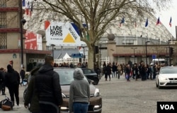 A recent poll showed the vast majority of French considered their language key for national integration. (L.Bryant / VOA)