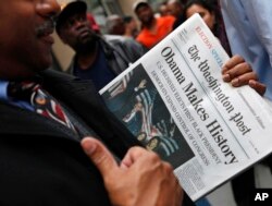 FILE - People line up outside of the Washington Post newspaper to purchase special election editions in Washington, Nov. 5, 2008.