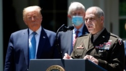 Presiden AS Donald Trump dan Kepala Operasi Warp Speed, Jenderal Gustave Perna (kanan)