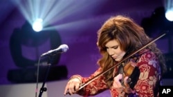 In this photo provided by NBC, recording artist Alison Krauss performs on the "Today" show Thursday, April 14, 2011 in New York. (AP Photo/Peter Kramer, NBC)