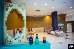 Recepción del Hotel Capri en La Habana, Cuba, donde incidentes de "ataques sónicos" han sido deunciados por diplomáticos de EE.UU. y Canadá.