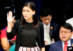 Maia S. Deguito, Rizal Commercial Banking Corporation (RCBC) branch manager, takes her oath prior to the start of the Philippine Senate Blue Ribbon Committee probe.