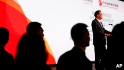 Chinese Premier Li Keqiang addresses participants of the ASEAN summit in Singapore, Nov. 13, 2018.