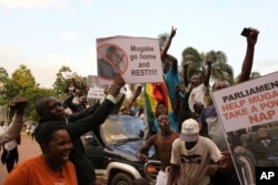 Zimbabweans celebrate following the resignation of President Robert Mugabe, in Harare, Zimbabwe, Nov, 21, 2017.