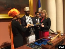 Ilhan Omar takes the Oath of Office on a special Koran in a ceremony at the Minnesota State Capitol Building, Jan. 3, 2017. (K. Farabaugh/VOA)