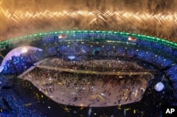 M&#224;n tr&#236;nh diễn ph&#225;o hoa tại S&#226;n vận động Maracana trong buổi lễ khai mạc Thế vận hội M&#249;a h&#232; Rio de Janeiro 2016.