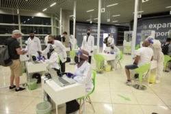 Health workers check the passengers arriving at Queen Alia International Airport in Amman, Sept. 8, 2020. Regular international flights resume in Jordan after a closure due to the COVID-19 outbreak. (The Prime Ministry Office /Handout)