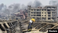 Smoke billows following an airstrike by U.S.-led international coalition forces targeting Islamic State (IS) group in Mosul, Iraq.