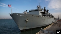 Корабель ВМС Великобританії в порту Хайфа, Ізраїль 