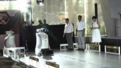 A Singapour, des robots chantent et nettoient à la place de l'homme