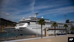Una vista del crucero MSC Armony se ve atracado en Barcelona, España, el miércoles 3 de abril de 2024.