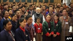 འབྲུག་པའི་ན་གཞོན་ཚོས་ཕྱི་སྲིད་དང་འཛམ་གླིང་ལ་འཛིན་པའི་ལྟ་ཚུལ།