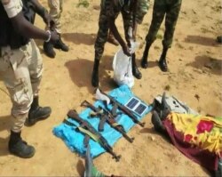 Members of the Cameroon military display weapons seized from hostage-takers, in Mbaimbum, Cameroon, Oct. 25, 2019. (Moki Edwin Kindzeka/VOA)