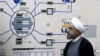 Le président iranien, Hassan Rohani, visitant une installation nucléaire en 2011. (Archives)