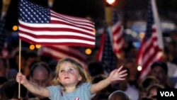 Ell 12 de septiembre de 2001, Alana Milawski, quien tenía 4 años, participó en una vigilia tras los ataques, elevada sobre los hombros de su padre.