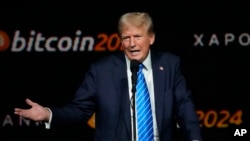Lors de sa campagne électorale l'année dernière, M. Trump a fait plusieurs promesses liées aux crypto-monnaies, et le secteur des crypto-monnaies a dépensé des millions de dollars pour sa réélection et son investiture.