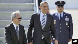President Barack Obama walks with San Francisco Mayor Ed Lee after arriving at San Francisco International airport in San Francisco, October 25, 2011.