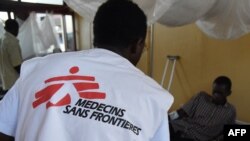 "MSF a toujours défendu les actions de son personnel et a catégoriquement nié toute complicité avec des groupes armés ou des parties prenantes à toute crise ou conflit violents", souligne l'ONG.