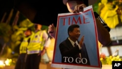 资料照：马来西亚吉隆坡一所大学数十名学生举行示威，悼念乌鲁木齐火灾死难者，要求中国领导人习近平下台。（2022年11月29日）