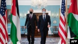 FILE - US Secretary of State Antony Blinken (R) and Jordanian Foreign Minister Ayman Safadi (L) arrive to speak the media prior to a meeting at the State Department in Washington, May 10, 2021. 