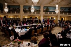 Para pemimpin ASEAN dan perwakilan bisnis AS bertemu sebagai bagian dari KTT Khusus AS-ASEAN di Washington, AS, 12 Mei 2022. (Foto: REUTERS/Elizabeth Frantz(