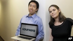 Andrew Ng dan Daphne Koller, para profesor ilmu komputer dari Stanford University yang menggagas Coursera. (AP/Jeff Chiu)